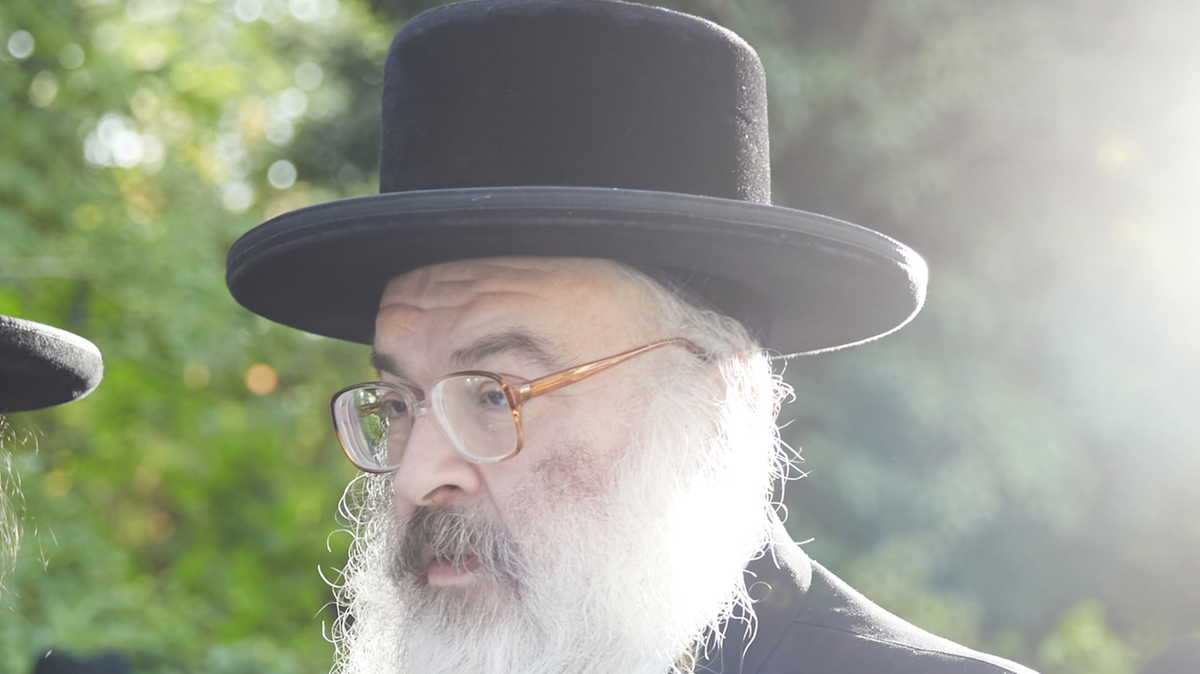Rabbi facing sex probe has key role running Jewish primary schools ...