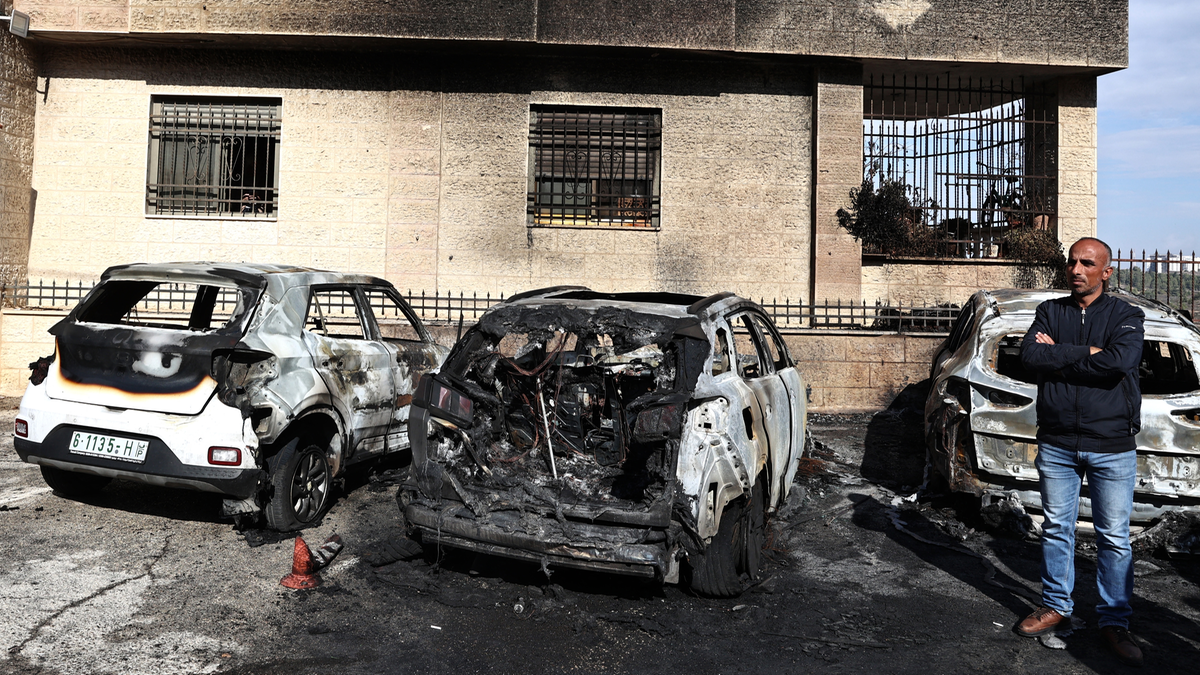 Settlers burn cars and attack IDF soldiers as Israeli West Bank ...